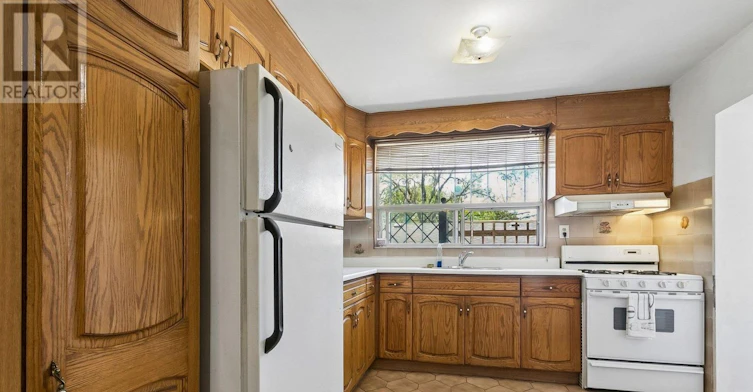 MAIN FL-472 Winona Drive, Toronto, ON, M6C 3T7 - 9