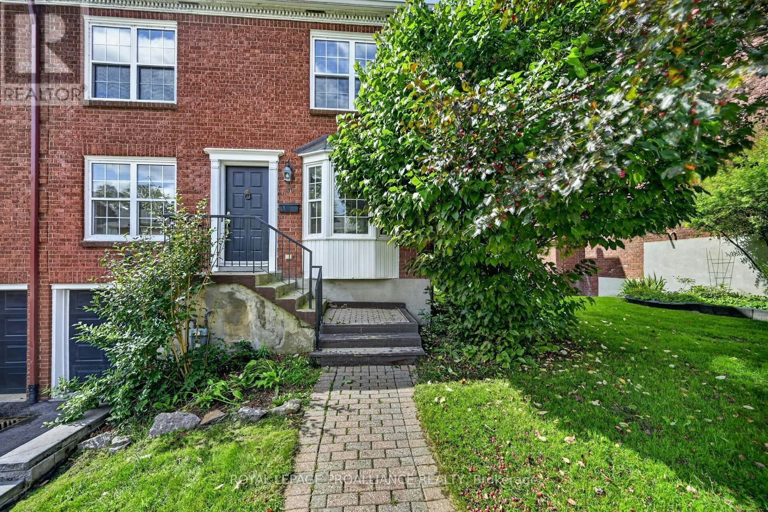 39 Country Club Place, Elizabethtown, ON, K6V 6T8