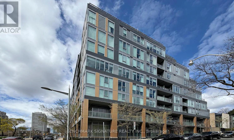 TH106-6 Parkwood Avenue