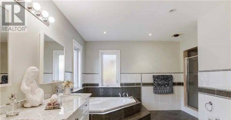18 Newton Drive, Toronto, ON, M2M 2M7 - 15