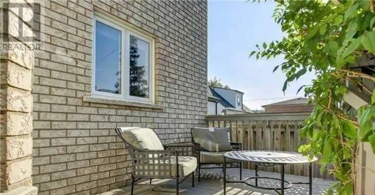 18 Newton Drive, Toronto, ON, M2M 2M7 - 18