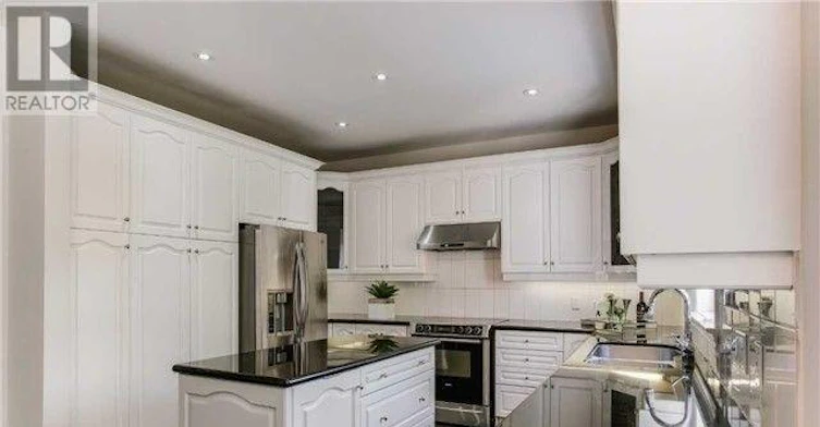 18 Newton Drive, Toronto, ON, M2M 2M7 - 8