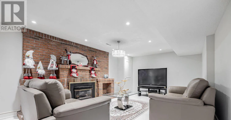 84 Cambridge Crescent, Richmond Hill, ON, L4C 6G2 - 32