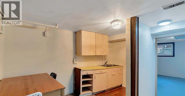 BASEMENT-739 Josephine, Windsor, ON, N9B 2L2
