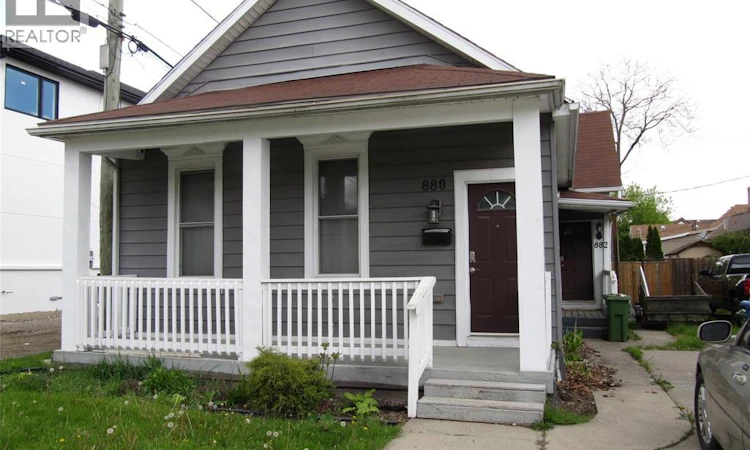 880 University Avenue East