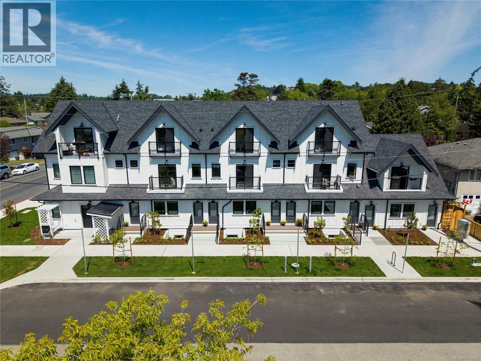 2-1830 Allenby Street, Saanich, BC, V8R 3B7