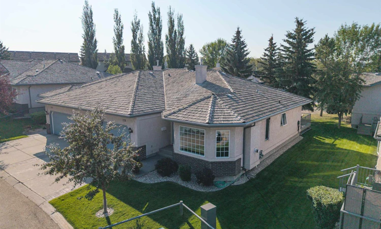 128-215 Blackburn East Drive SW
