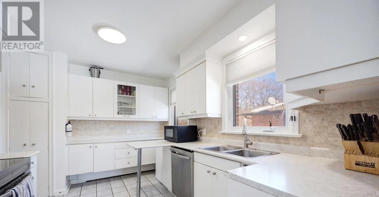 A-49 Bemersyde Drive, Toronto, ON, M9A 2T3 - 8