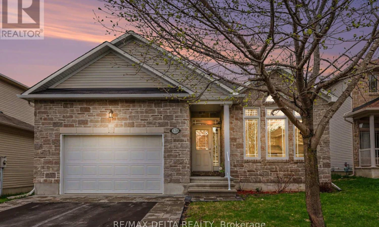 128 Topaze Crescent