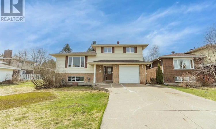 7 Golf Range Crescent