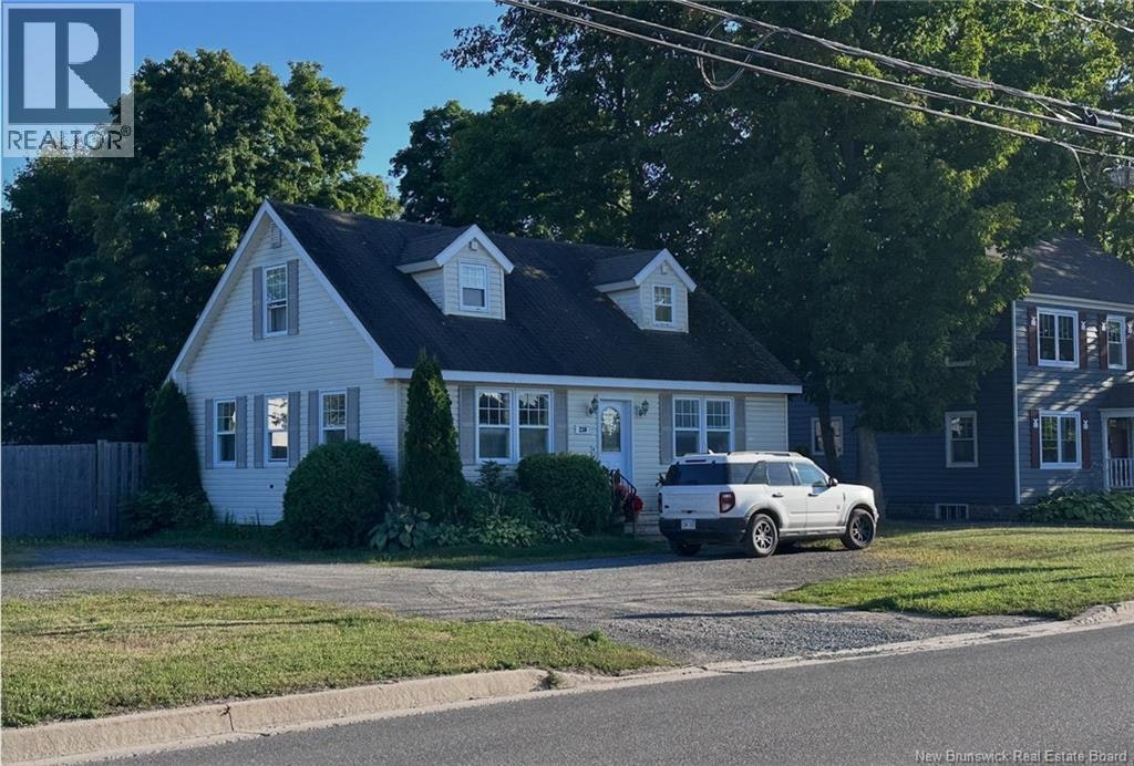 230 Woodstock Road, Fredericton, NB, E3B 2H7