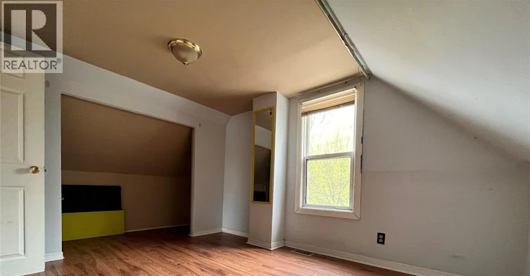 383 Bridge, Windsor, ON, N9B 2M3 - 9