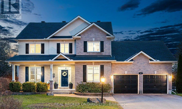 32 Feldspar Crescent