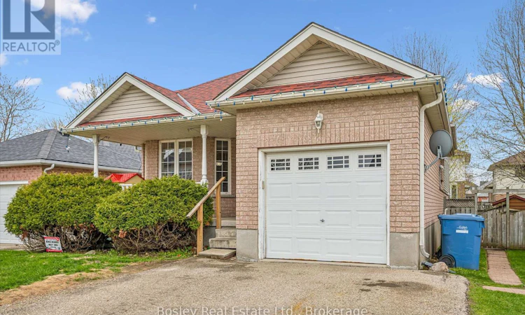 4 Hayward Crescent