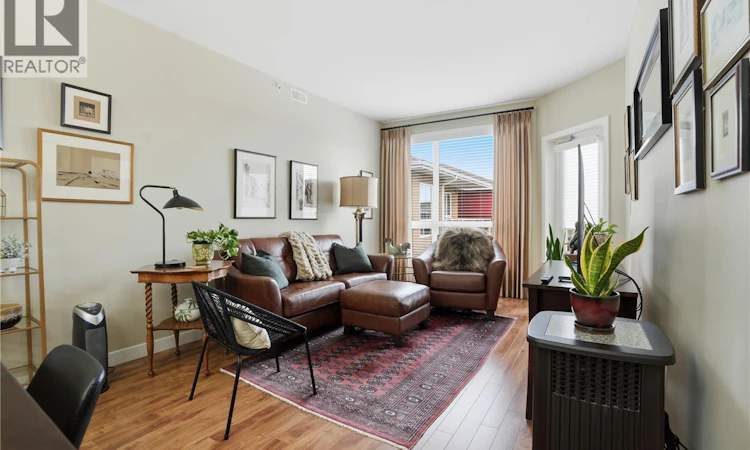 323-1025 Moss Avenue