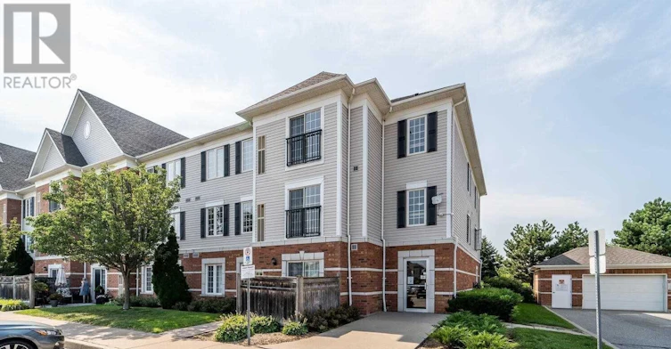 201-94 Aspen Springs Drive, Clarington, ON, L1C 5N4