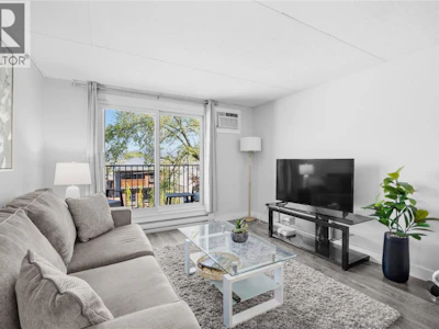 207-922 Dynes Avenue - 3