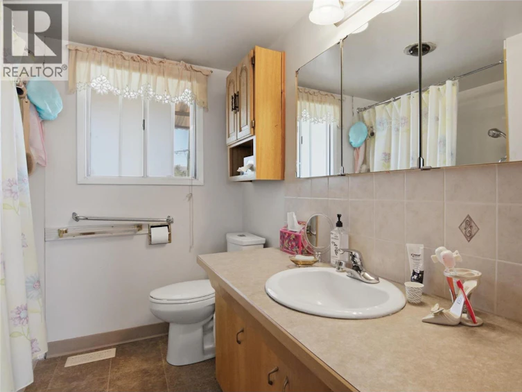 236 Spruce Avenue, Kamloops, BC, V2B 1J1 - 20