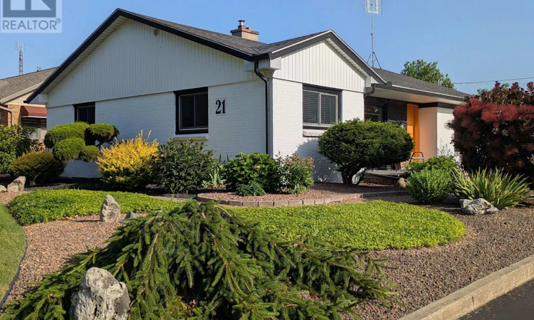 21 Seacliff Drive W