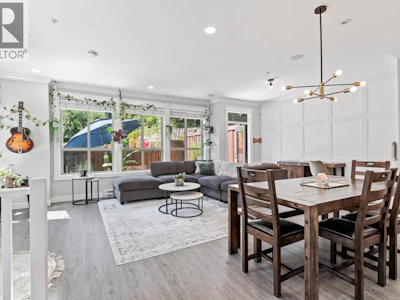 11-10525 240 Street - 3