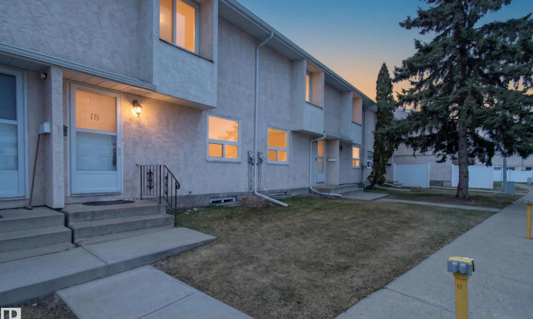 18 Lakewood Vg NW