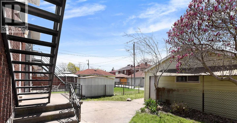 UPPER-1069 Marentette Avenue, Windsor, ON, N9A 2A4 - 4