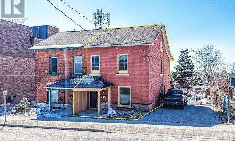 33 Coldwater Road W