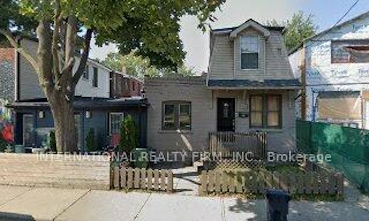 16 Uxbridge Avenue