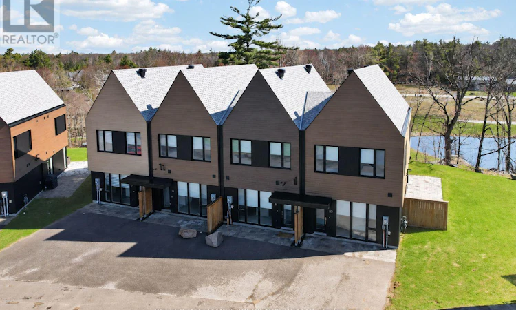 31 Rockmount Crescent