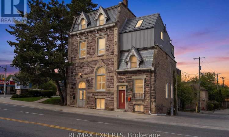 130 St David Street S
