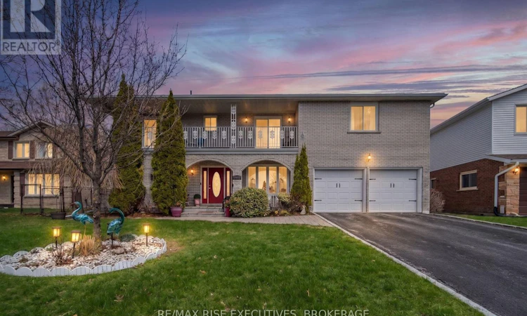 526 Canterbury Crescent