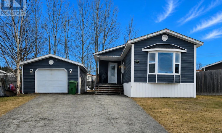 4037 Ashuanipi Crescent