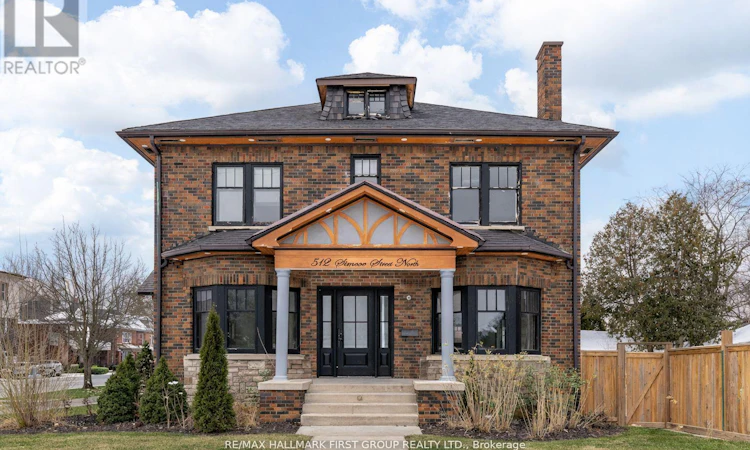 512 Simcoe Street N