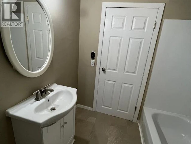 3952 Joyce Avenue, Powell River, BC, V8A 2Z3 - 9