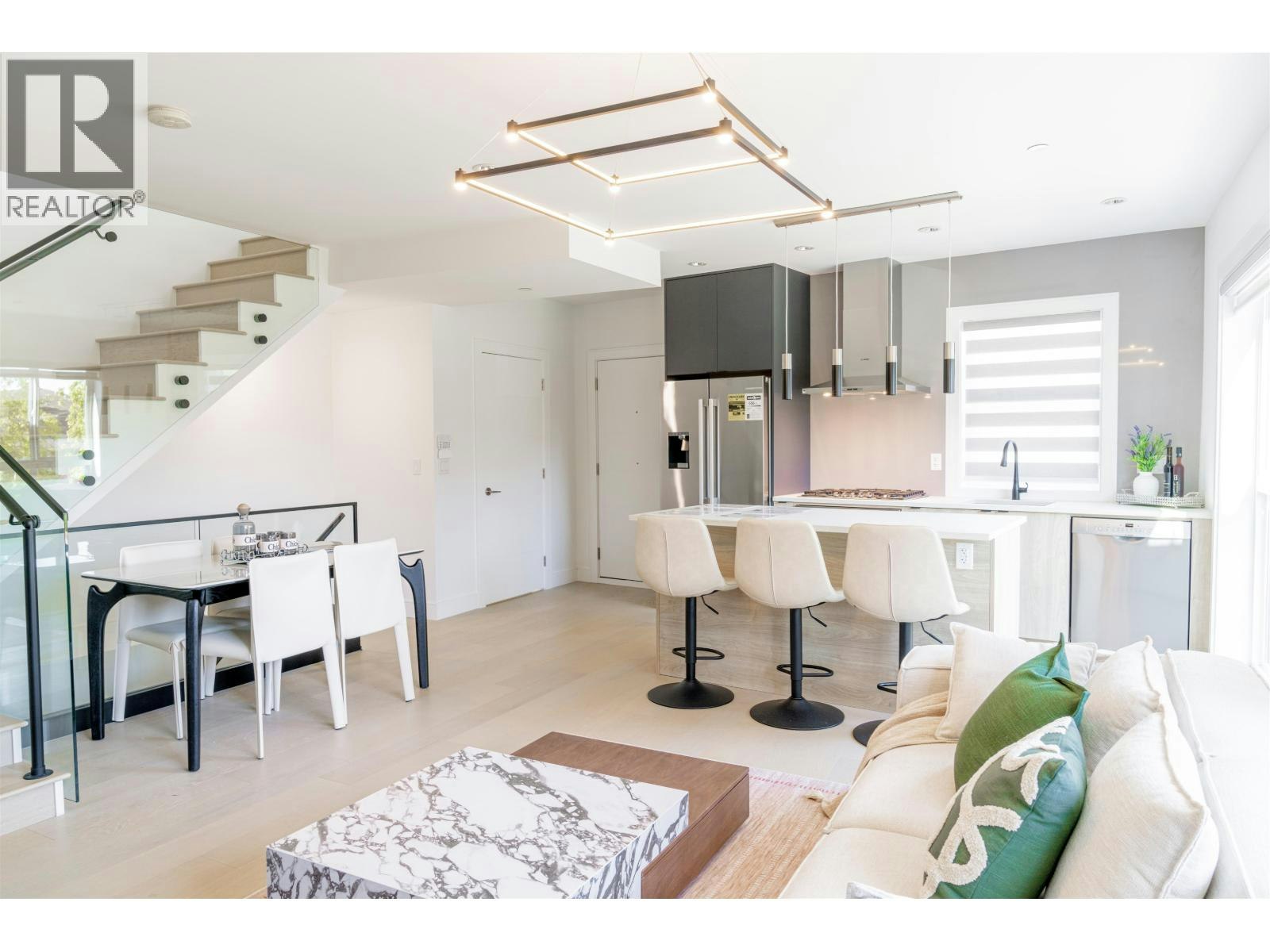 7359 Oak Street, Vancouver, BC, V6P 1V9