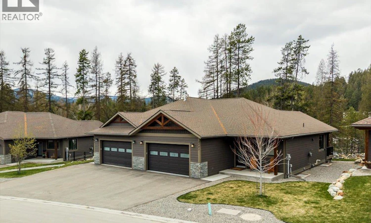 2703 Huckleberry Lane