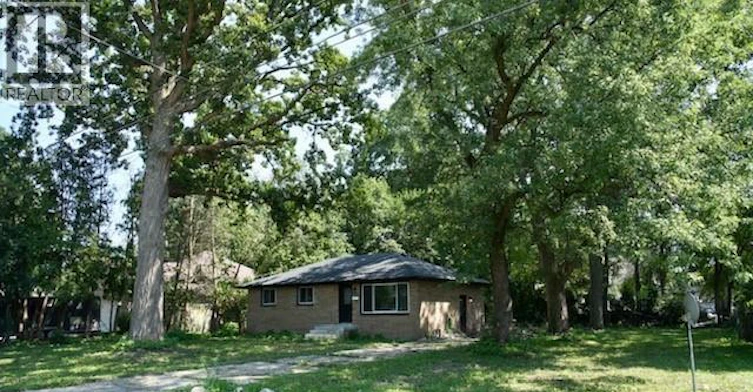 955 Roseland, Windsor, ON, N9G 1T9 - 2