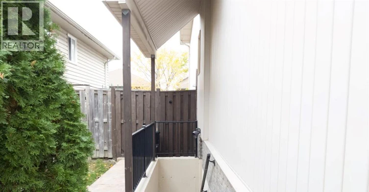 LOWER-4694 Helsinki, Windsor, ON, N9G 3G2 - 2