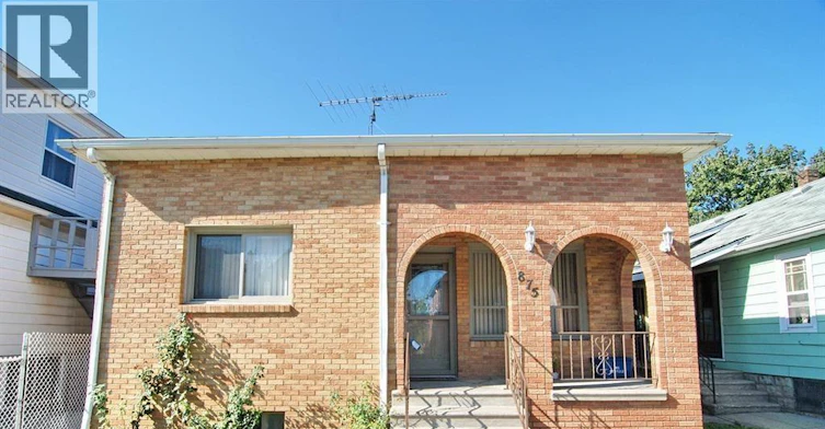 MAIN LEVEL-875 Parent, Windsor, ON, N9A 2C9