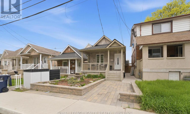 10 Cayuga Avenue