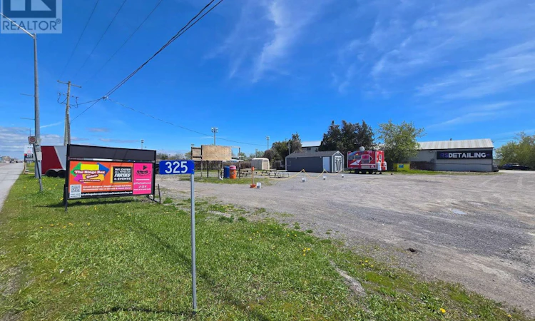 325 Dundas Street E