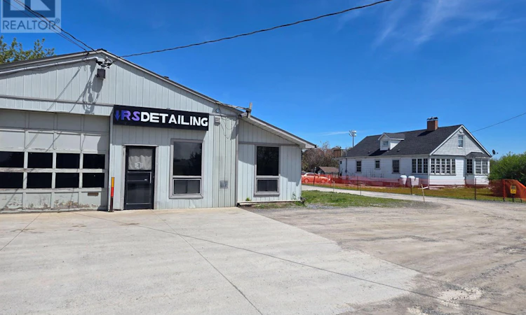 323 Dundas Street E