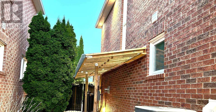 BSMT-11 Berkshire Court, Whitby, ON, L1R 2S4