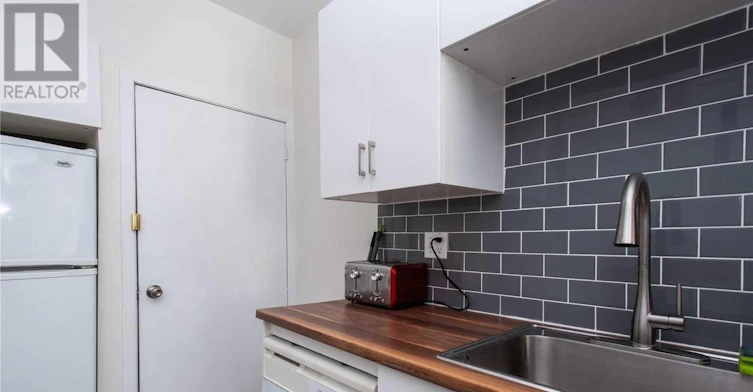 106 Lamb Avenue, Toronto, ON, M4J 4M6 - 7