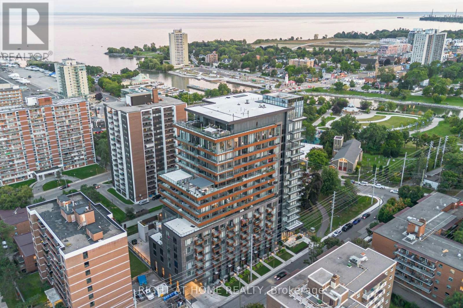 506-21 Park Street E, Mississauga, ON, L5G 0C2
