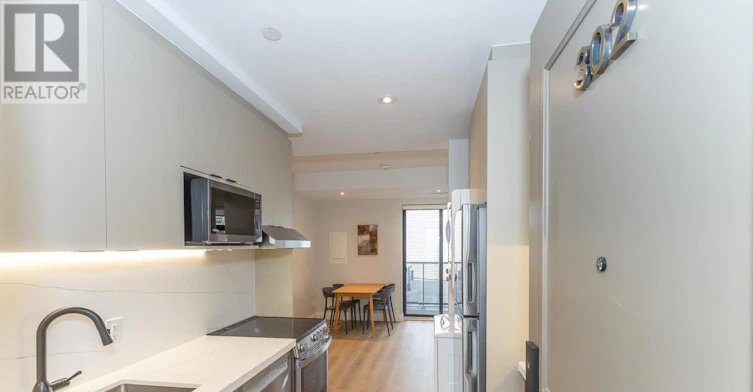302-1000 Bathurst Street, Toronto, ON, M5R 3G7 - 4