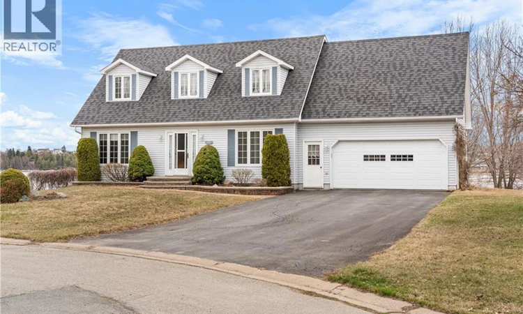 1725 Gowan Brae