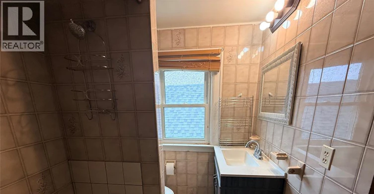 MAIN-1378 Erie Street East, Windsor, ON, N9A 3Z7 - 12