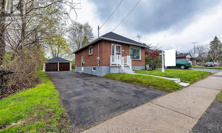 739 King Street W