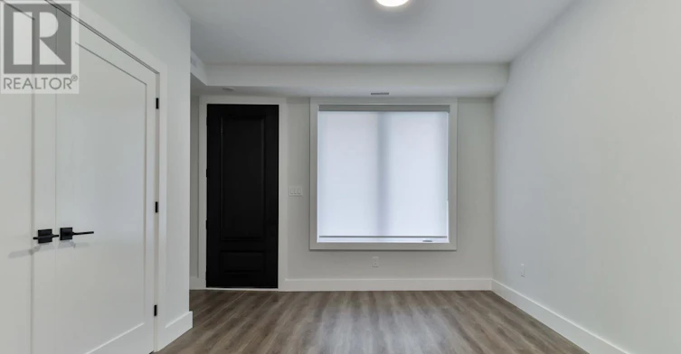 MAIN FLOOR-6 Chudleigh Road, Toronto, ON, M6E 1Y8 - 6
